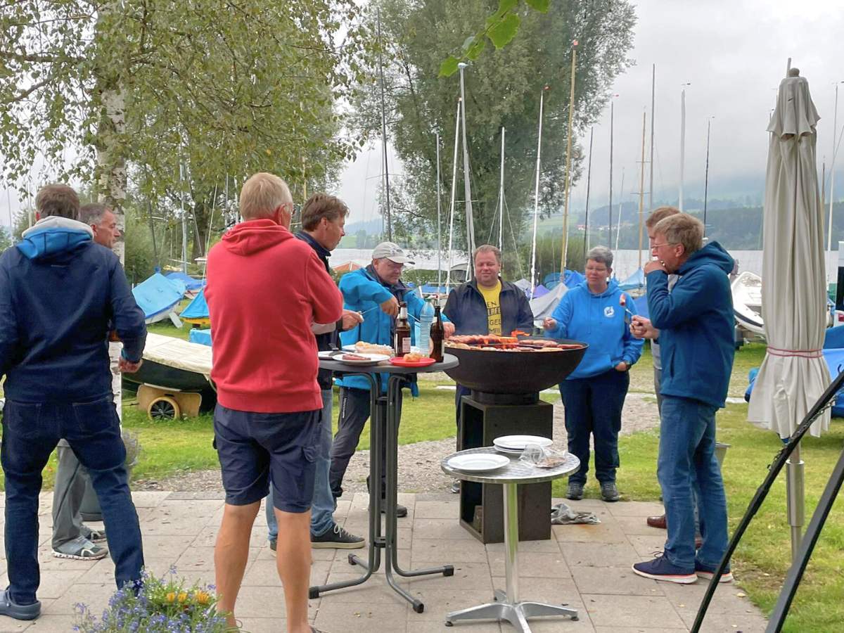 Grillen und Fachsimpeln - Am Abend beim Training zur GO 24 Seggerling