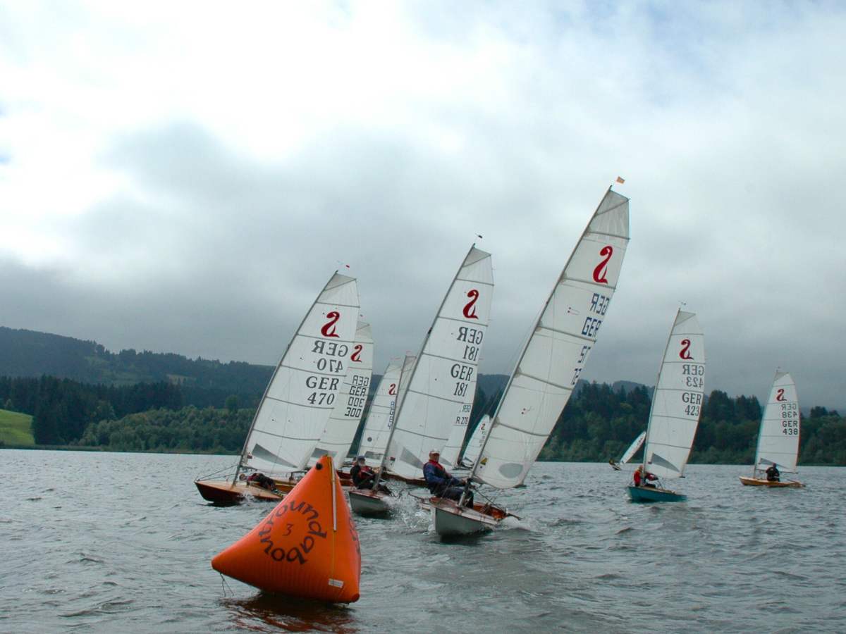 Seggerling segeln am Rottachsee im Allgäu